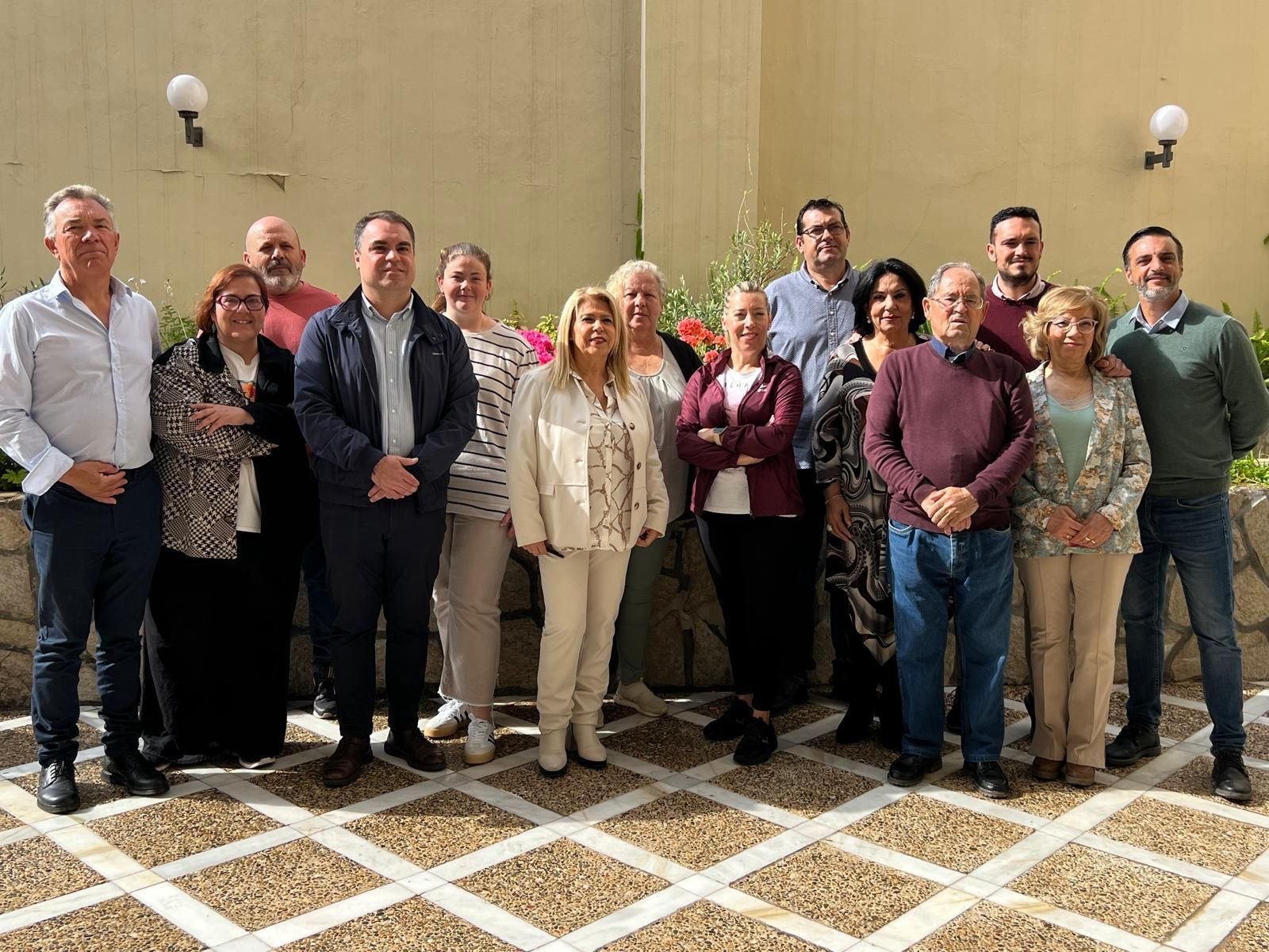 Los candidatos del PSOE para ser representantes de las barriadas rurales junto a dirigentes de la formación.