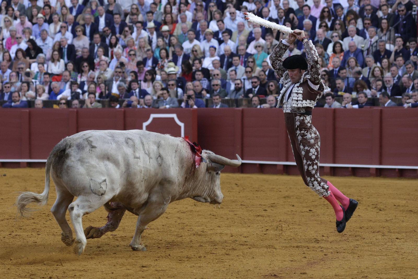 Las imágenes del la corrida del Domingo de Resurrección en la Maestranza de Sevilla