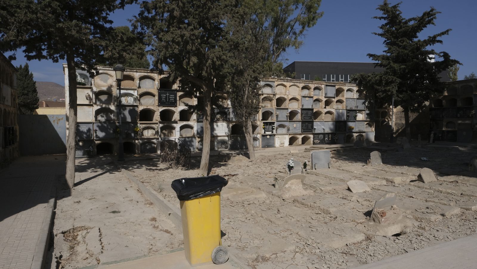 Imágenes del Día de Todos los Santos en el Cementerio de San José de Almería