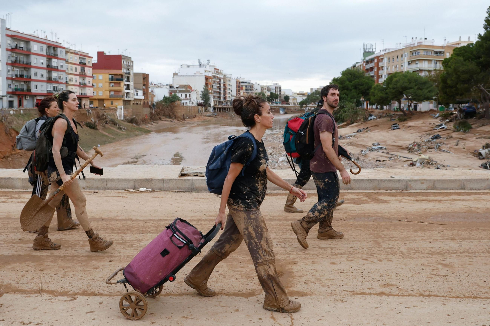 Galería de imágenes: Valencia busca luz en el tunel tras la catástrofe de la Dana