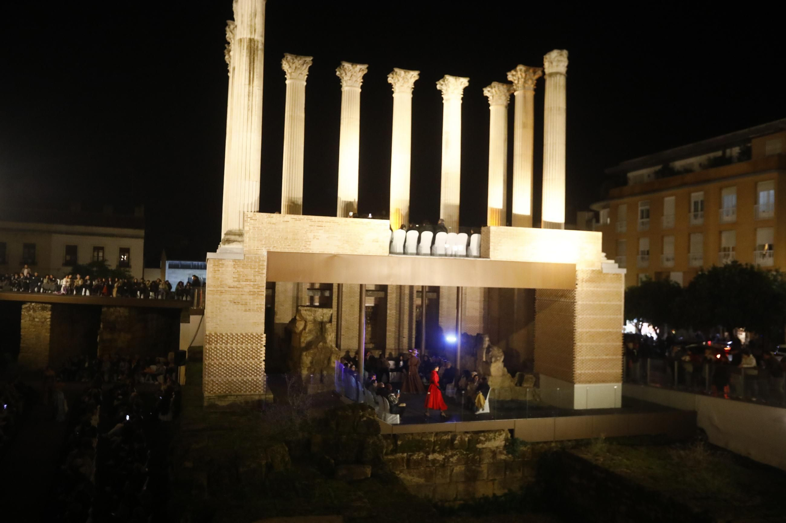 Las mejores imágenes del desfile de Mancini en el Templo Romano de Córdoba