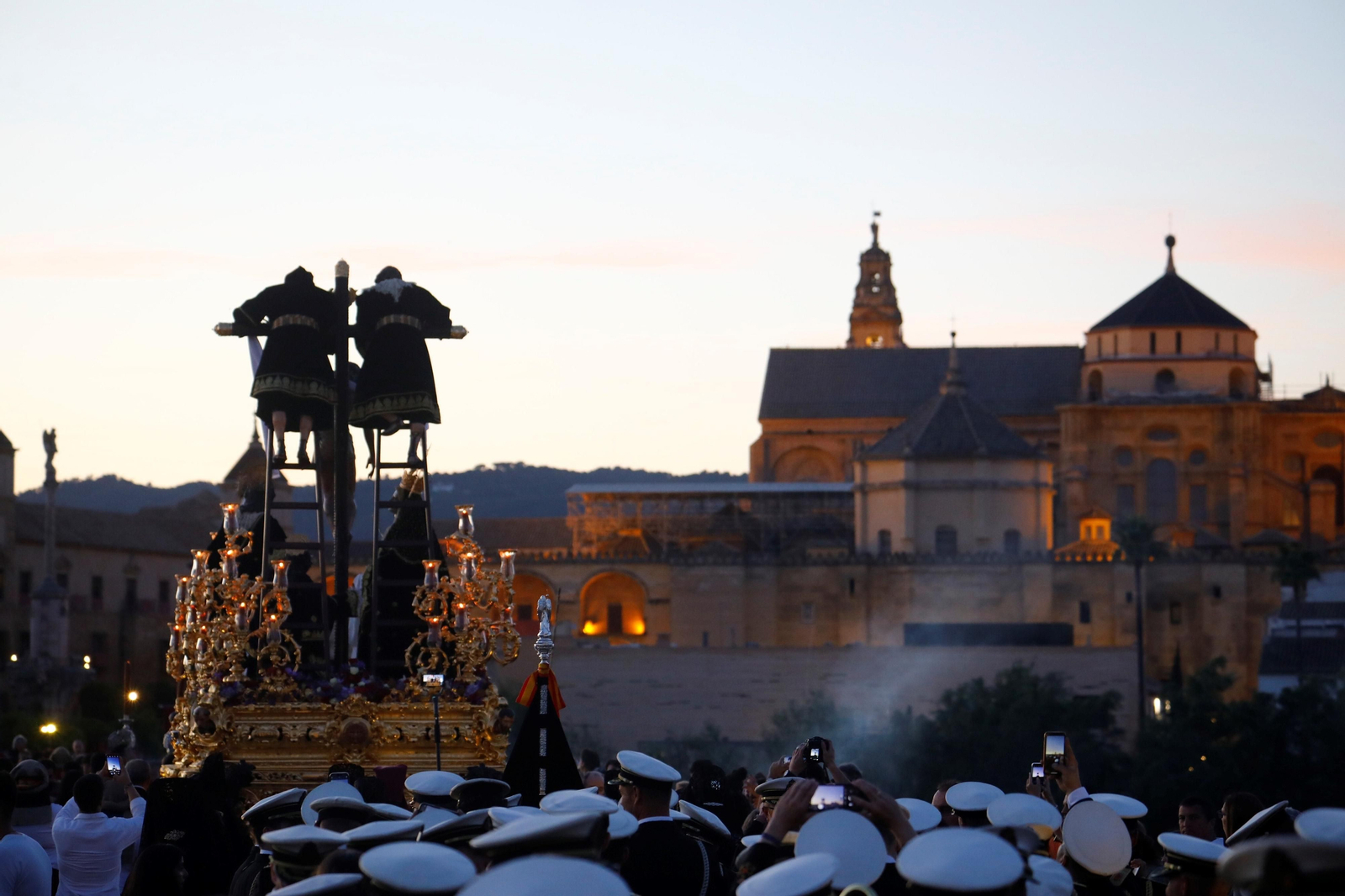 Viernes Santo en Córdoba: la procesión del Descendimiento, en imágenes