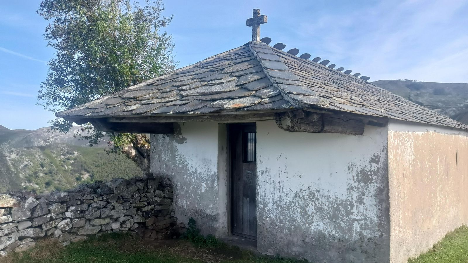 La Ermita de Santiago, en Montefurado.