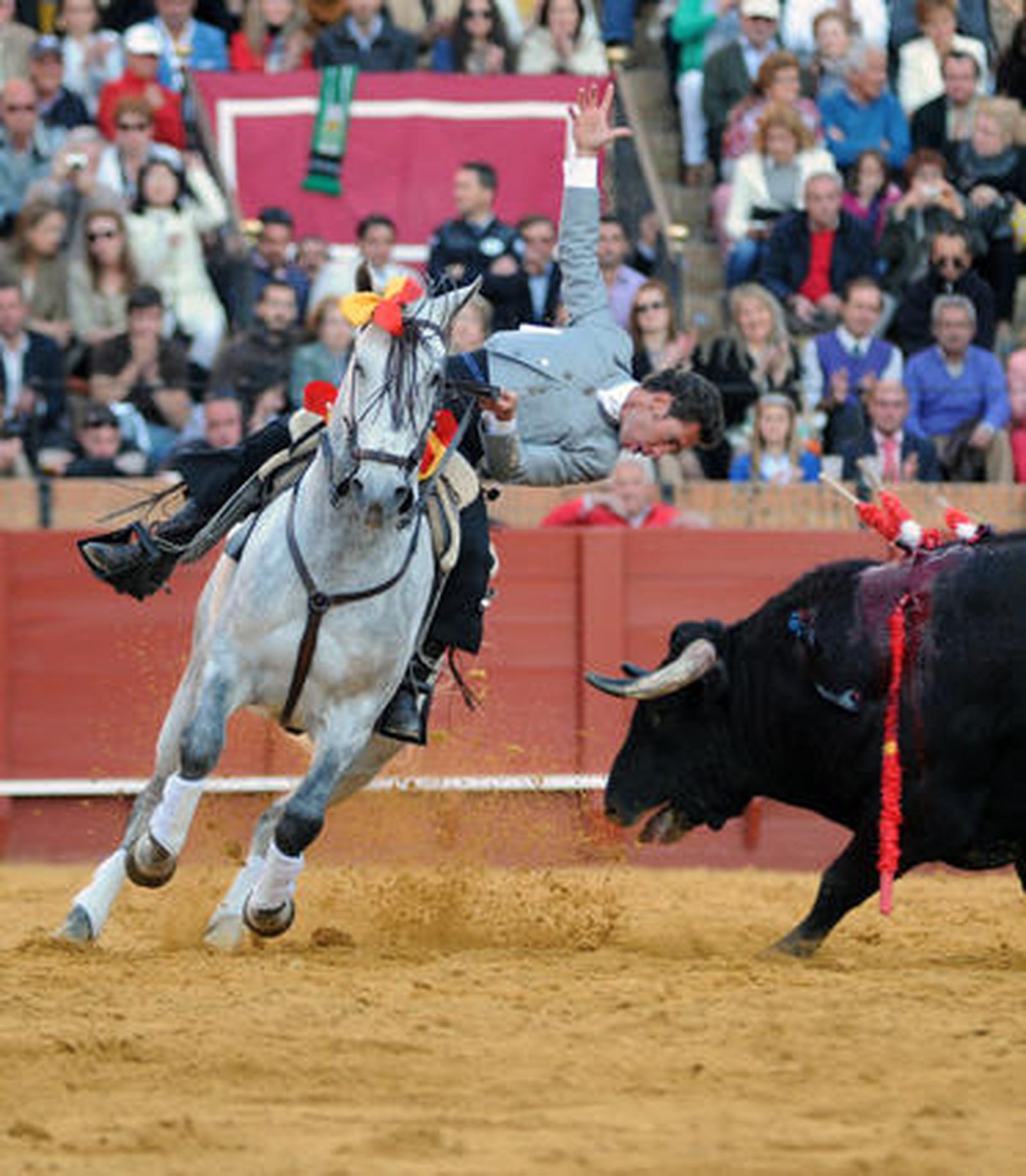Leornardo Hernández cerró la tarde en la Maestranza con el sexto toro.

Foto: Juan Carlos Vazquez