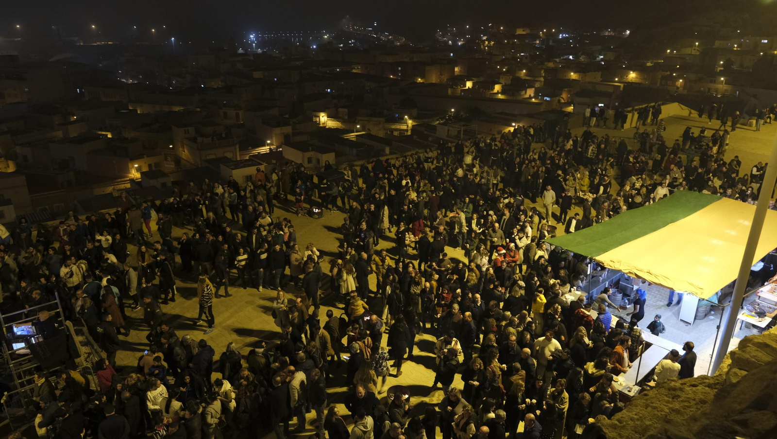 La Noche de las Candelas en el Mesón Gitano de Almería, en imágenes