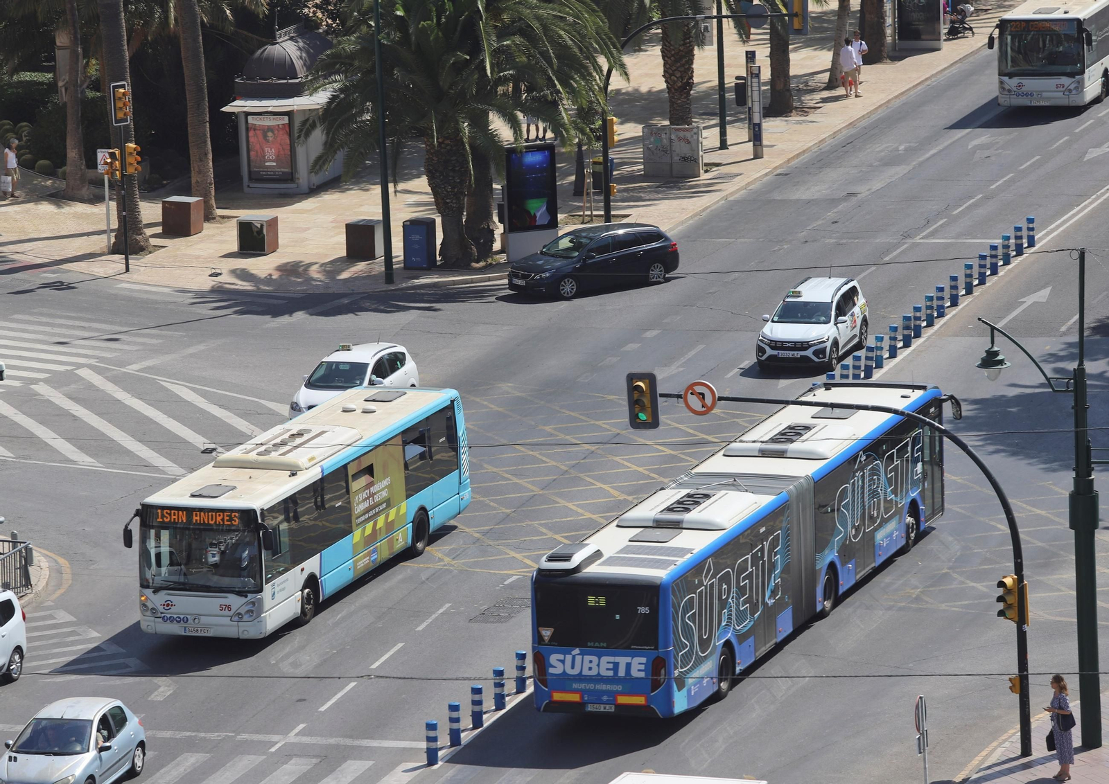 Dos autobuses de la EMT en Málaga.