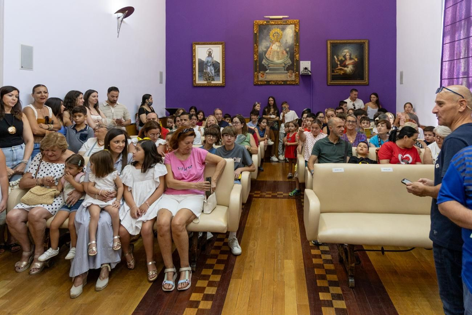 Recibimiento en el Salón de Plenos del Ayuntamiento de Lucas Paulano, el joven talento ganador de La Voz Kids 2025