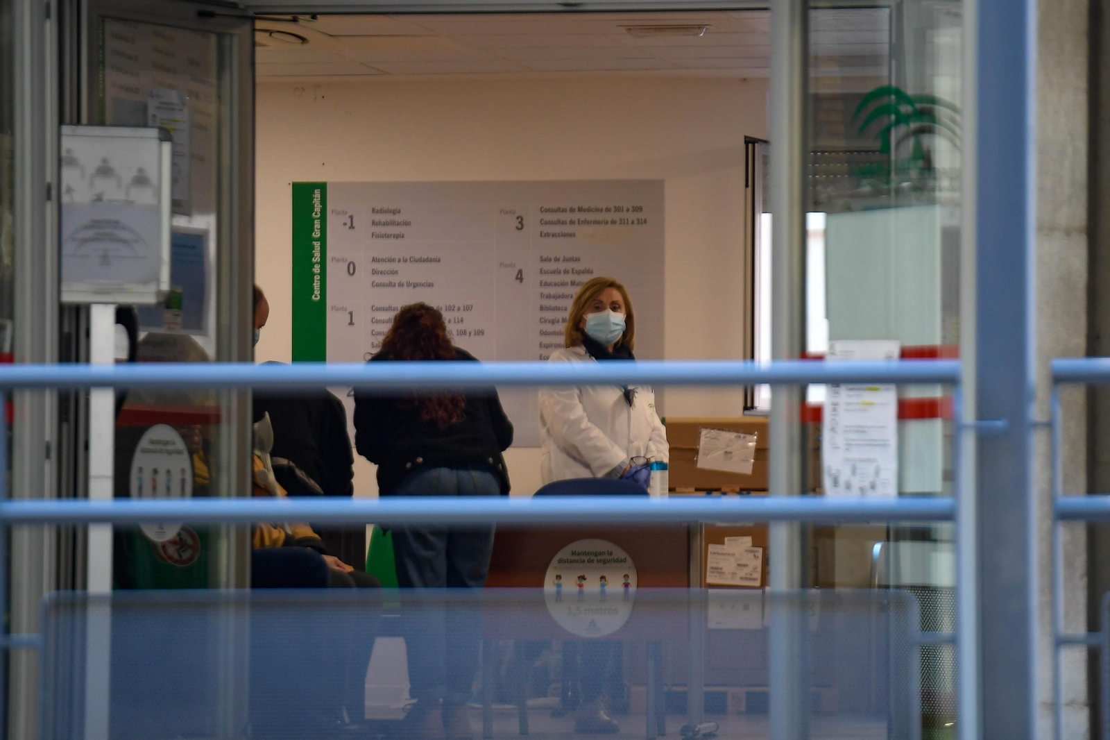Entrada al centro de salud Gran Capitán de Granada capital