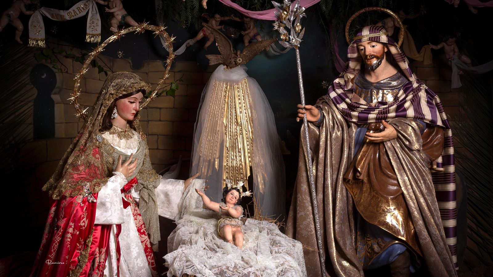 El portal de Belén que se descubre tras el canto de Gloria en la Nochebuena.