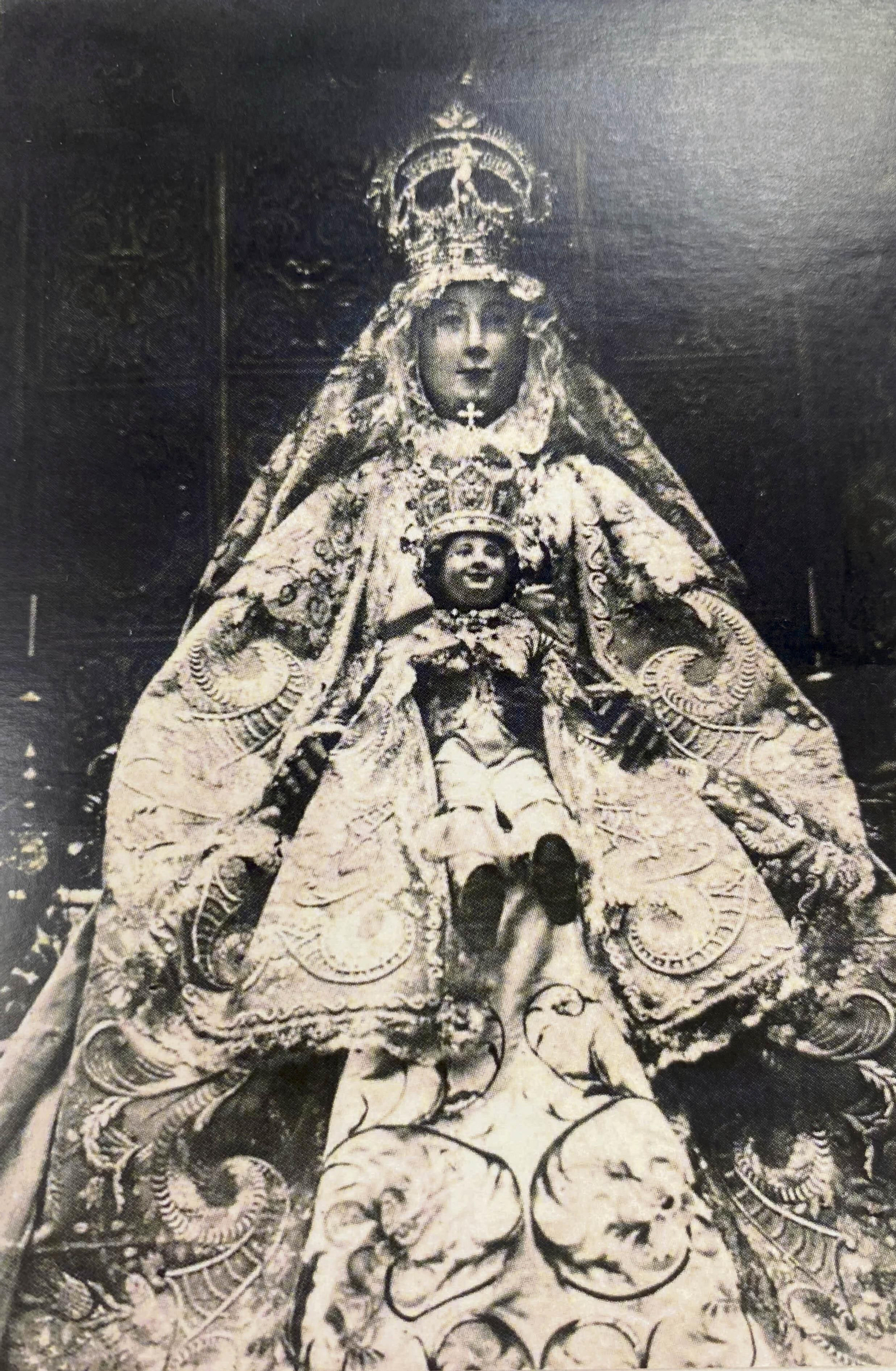 La Virgen de los Reyes de la estampa de don Ramón.