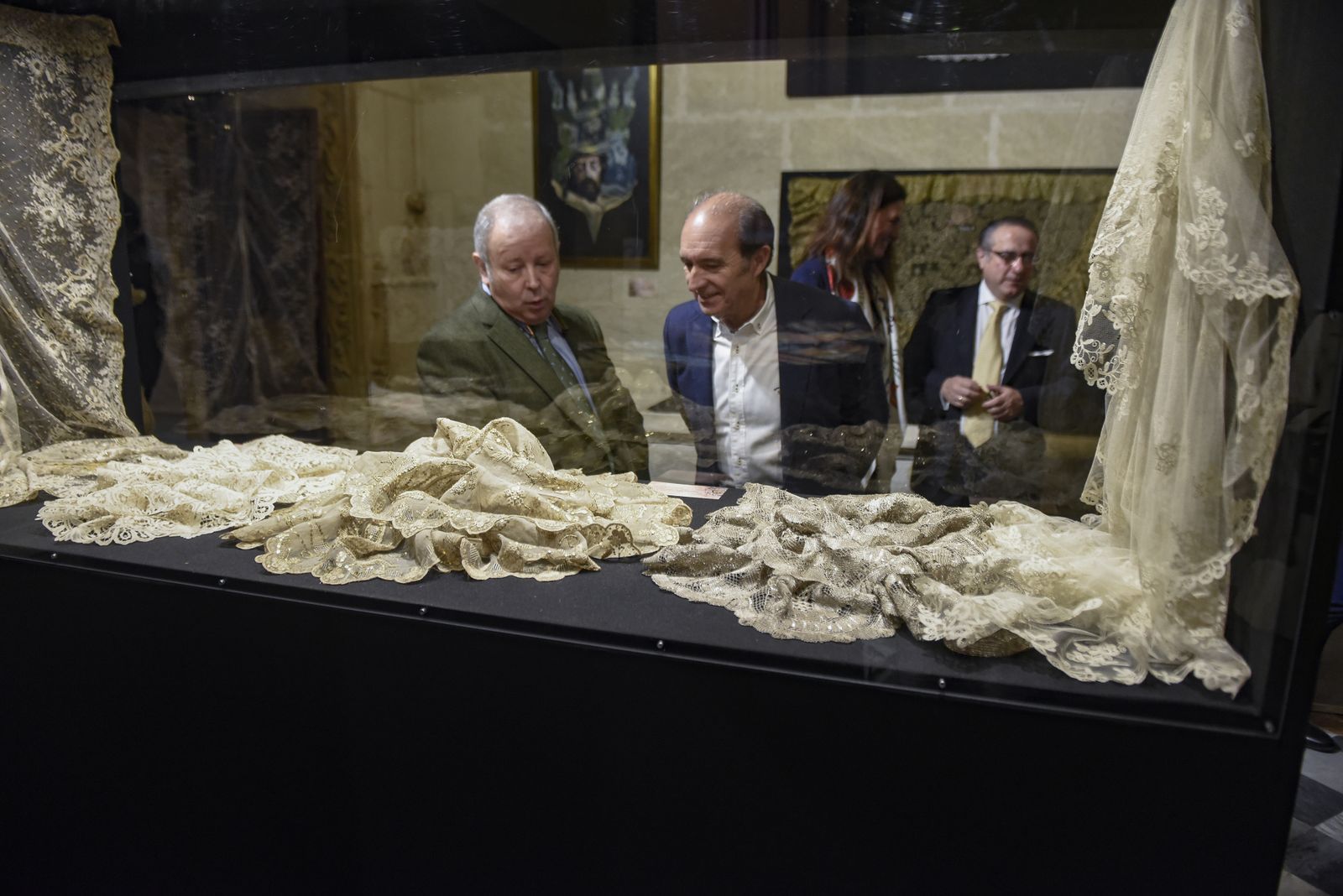 Inauguración de un manto, y el proyecto para el paso de palio de la asociación de fieles del Santo Ángel