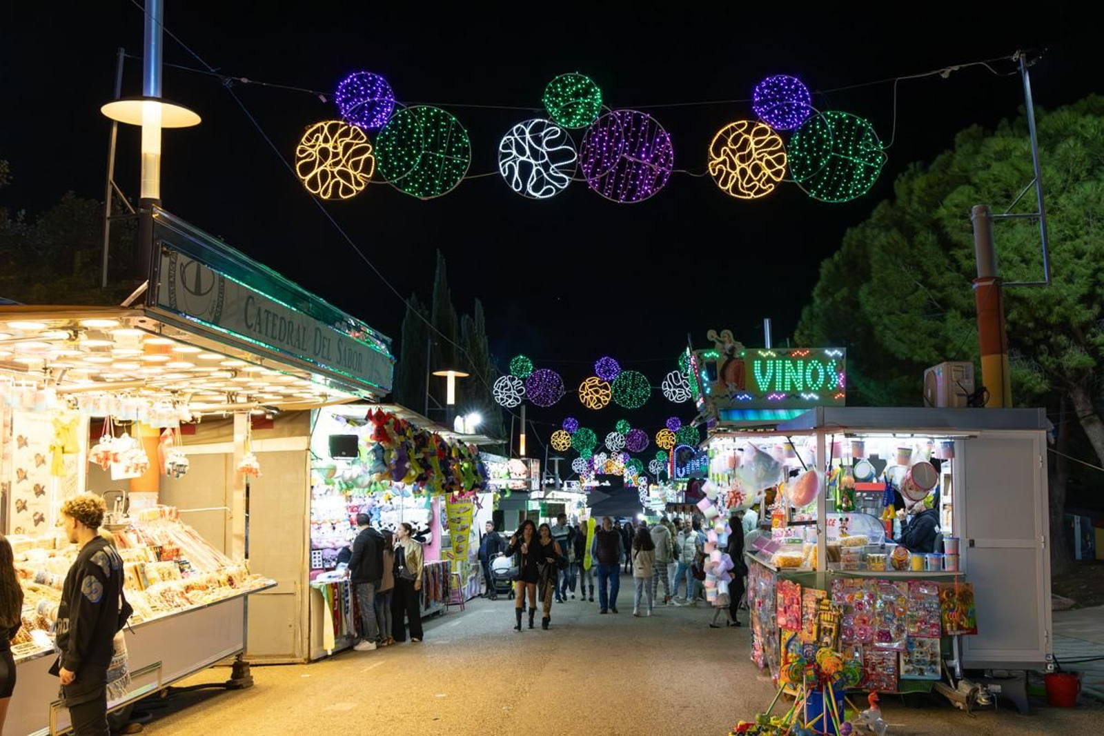 Feria de San Lucas por la noche, en imágenes