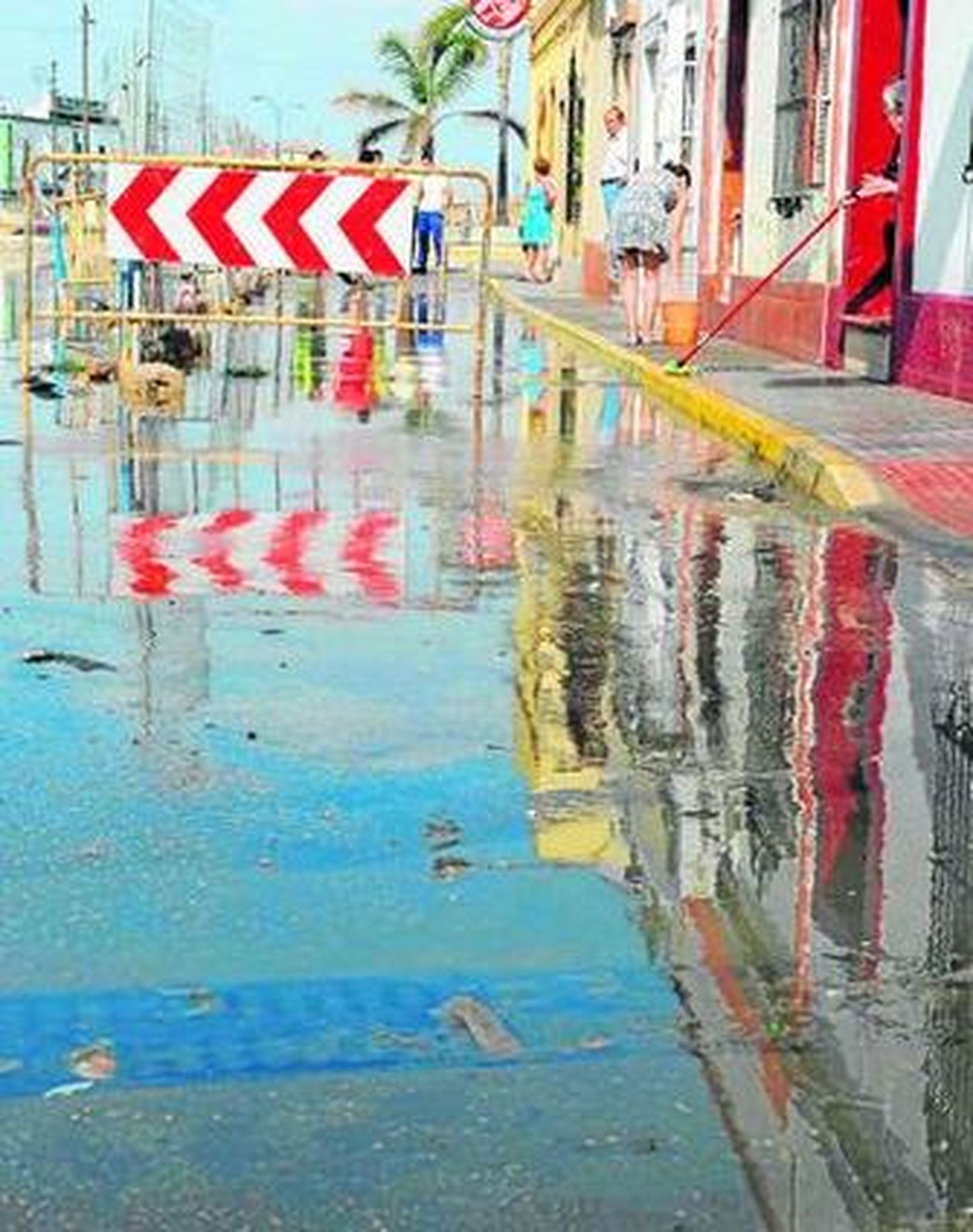 Inundaciones en la calle San Marcos por un husillo bloqueado.