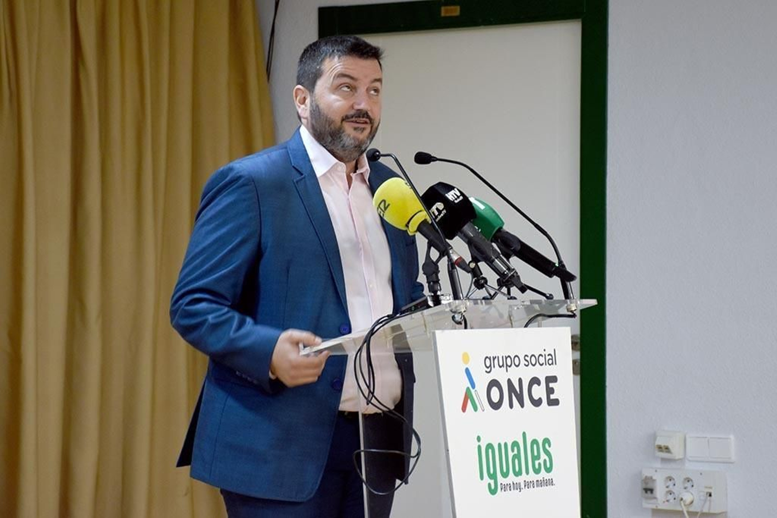 Inauguración de la Semana del Grupo Social ONCE y exposición de material educativo, braille y tiflotécnico