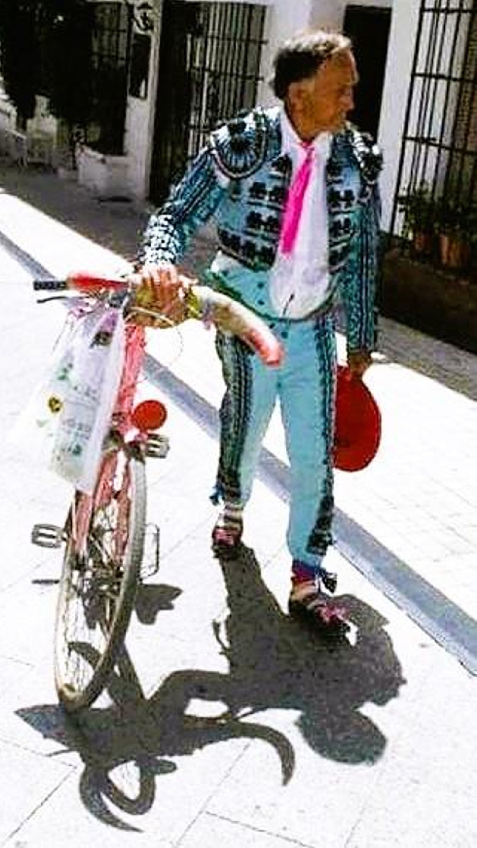 Miguel Villalobos, El Percha, camino a la Plaza del Santo Cristo.