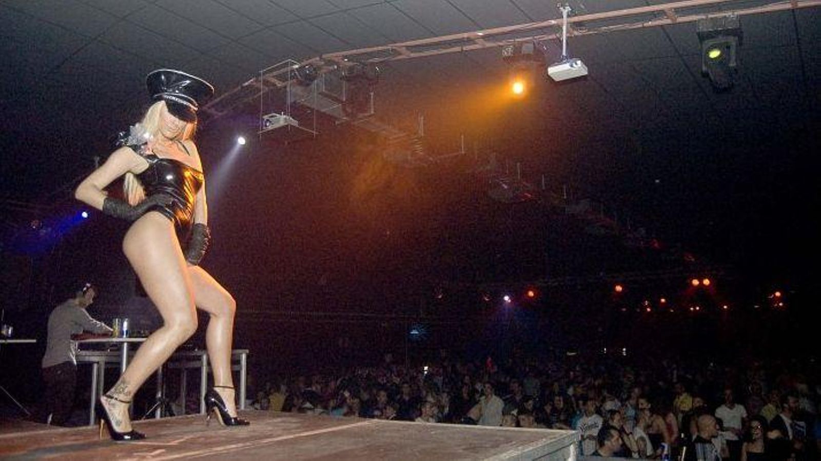 Primer evento de la sala Paris 15, la fiesta LGTBI de electrónica 'Winter Pride'