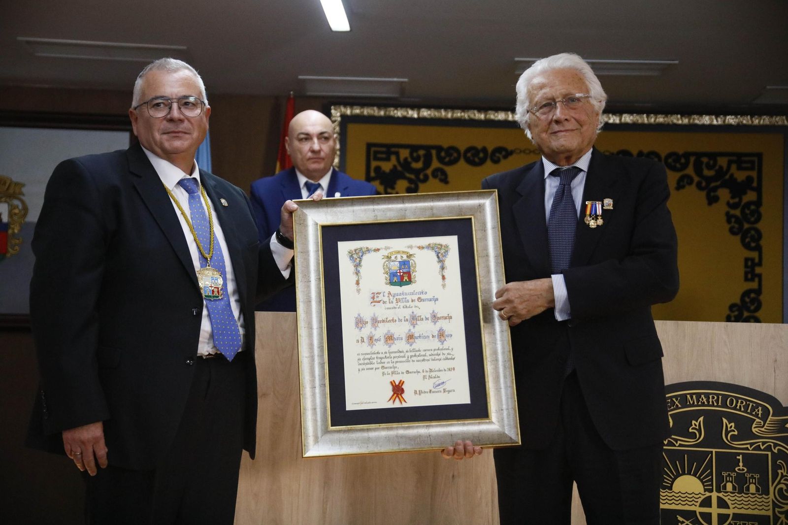 Las imágenes del nombramiento de hijo predilecto de Garrucha a José María Martínez de Haro