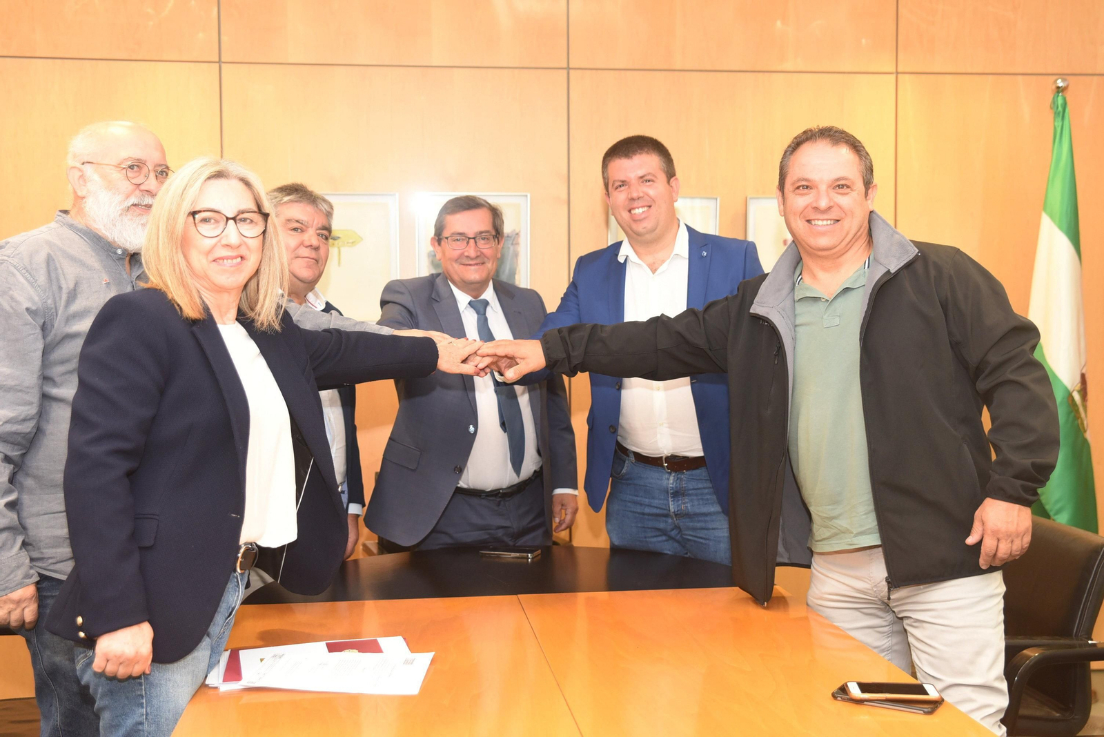 Firma de convenio de cesión entre las distintas partes implicadas.