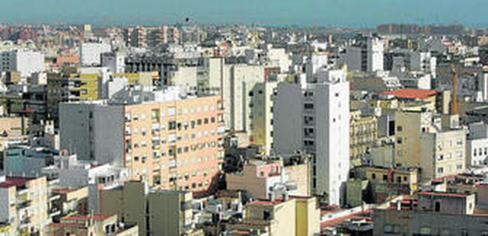 40.000 de los 80.000 edificios que se encuentran en Almería capital son anteriores al año 1977.