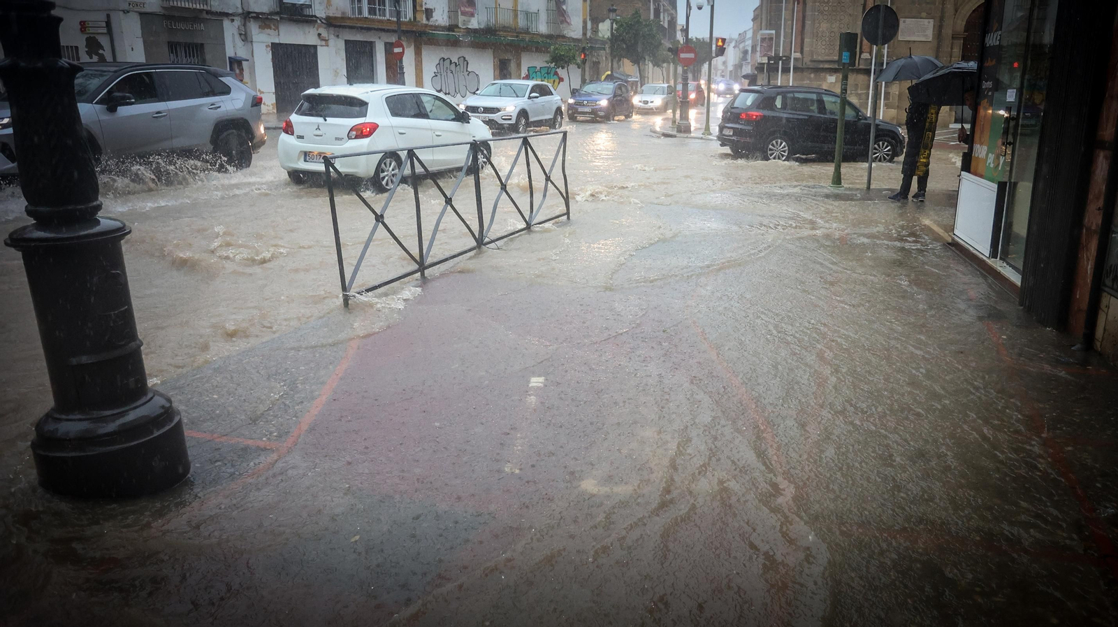 La borrasca Karlotta provoca inundaciones en algunas zonas de Jerez