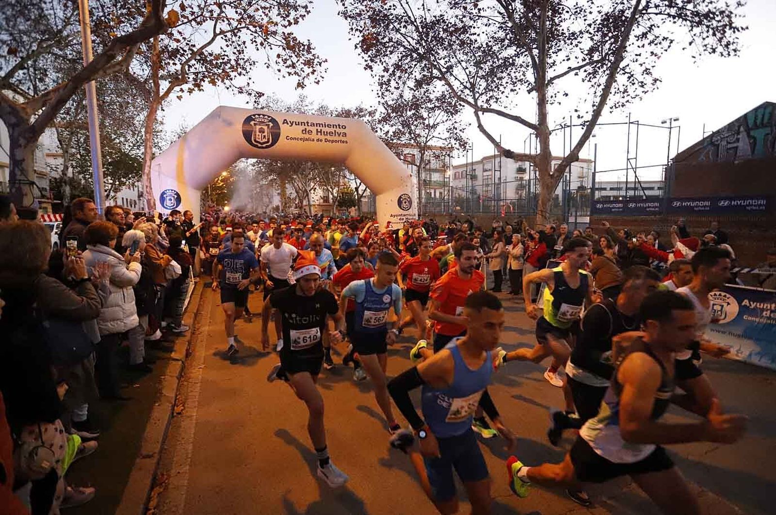 Imágenes de la carrera de San Silvestre en Huelva