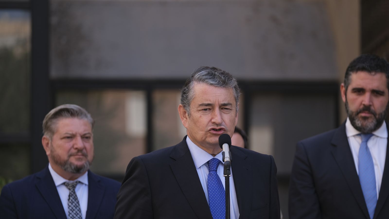 Imágenes de la visita del Consejero de Presidencia, Antonio Sanz, a la Alcaldía de Almería