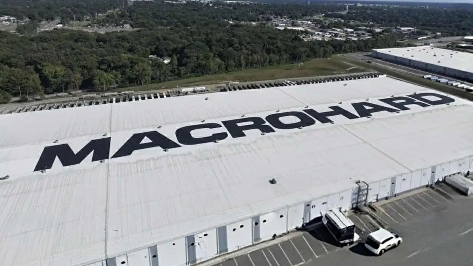 Elon Musk mandó pintar el nombre Macrohard en el tejado del centro de datos Colossus 2, en Memphis.