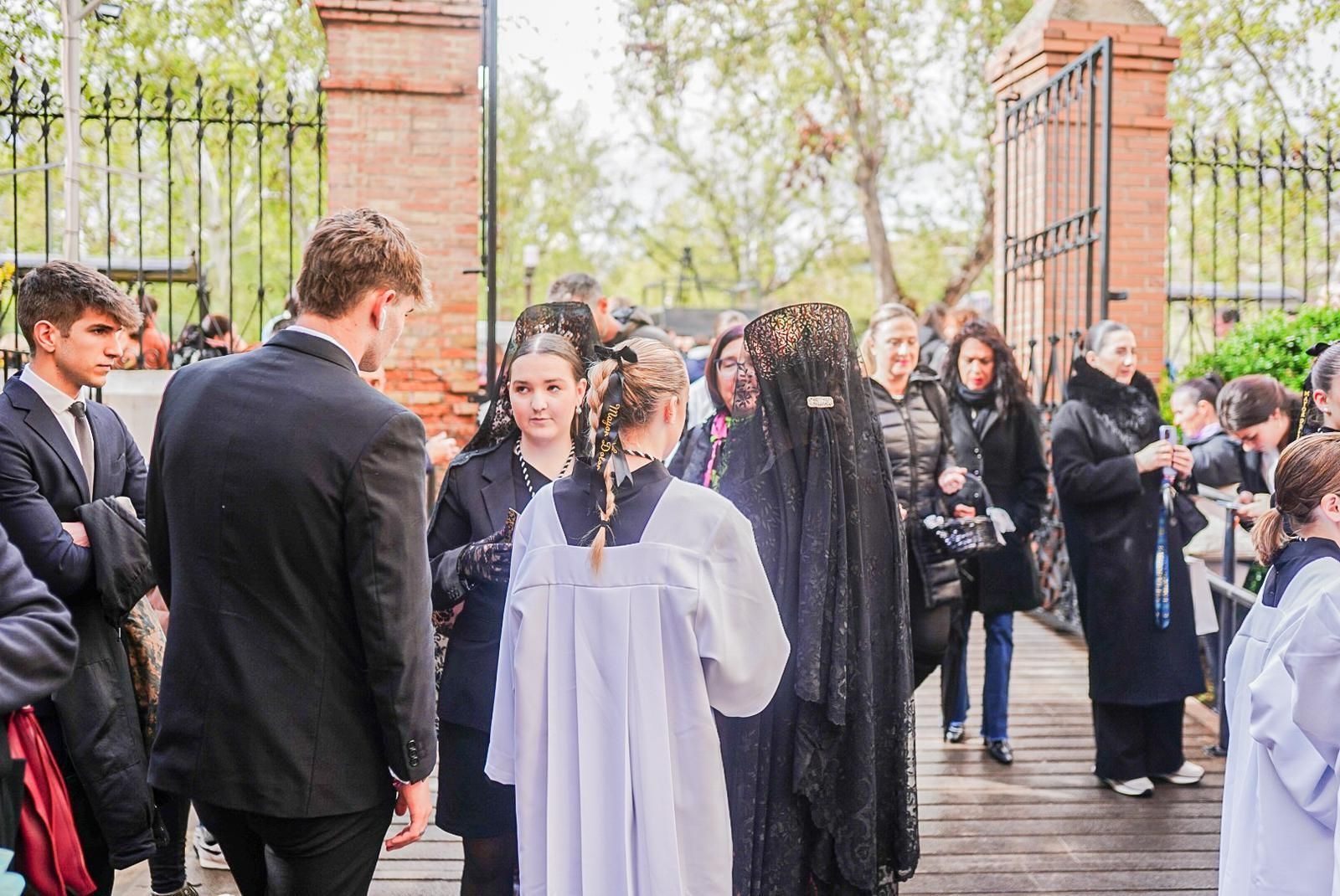 Escolapios realiza su estación de penitencia en Granada