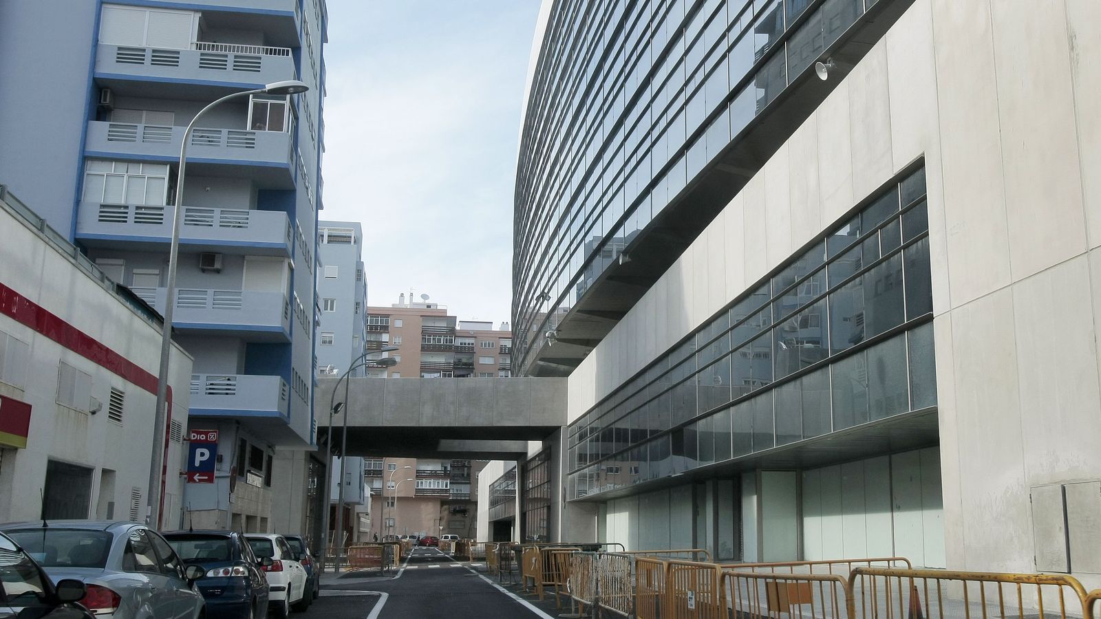 La tribuna del estadio, parcialmente vacía