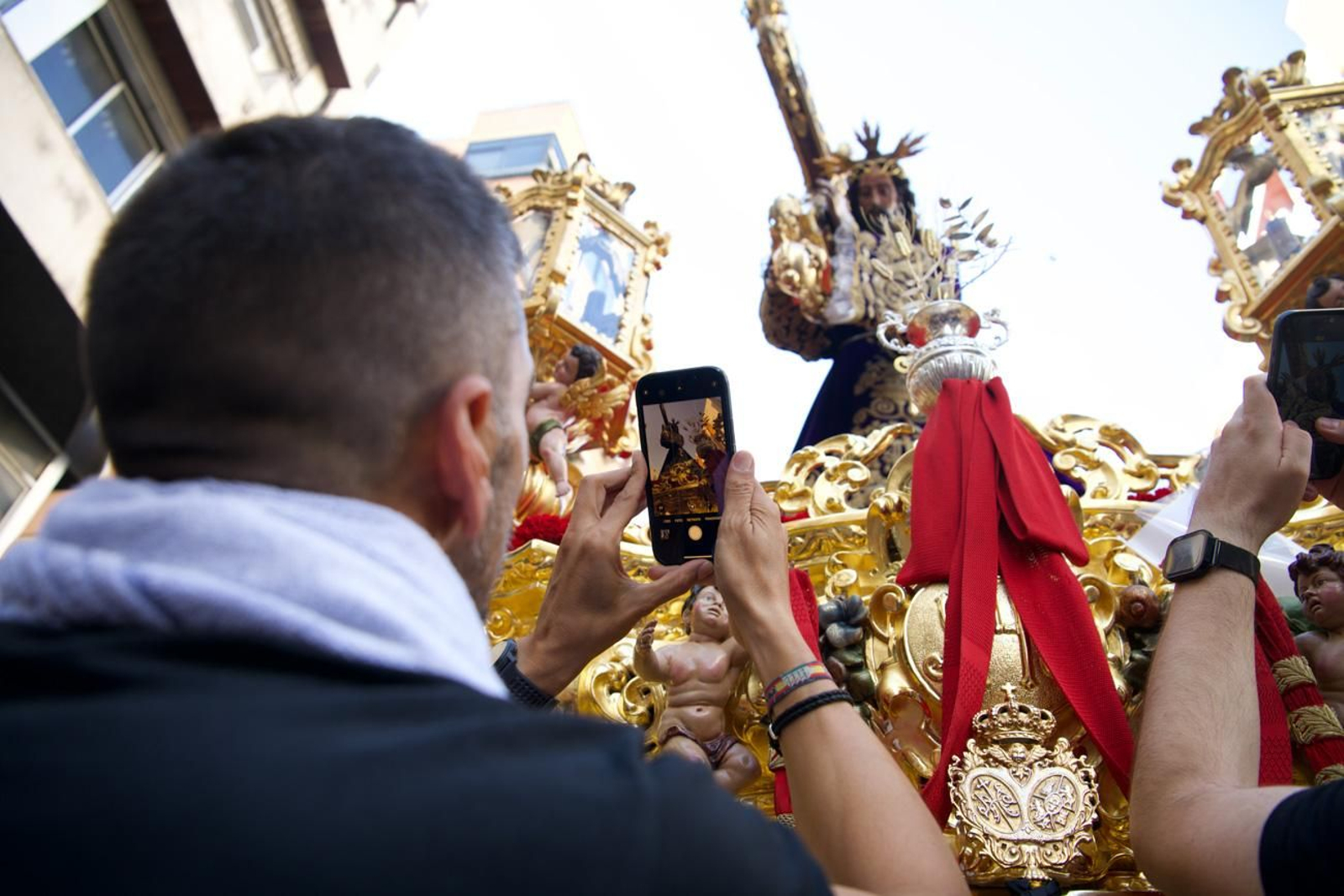 El Abuelo abre el camino de la histórica Magna en Jaén.