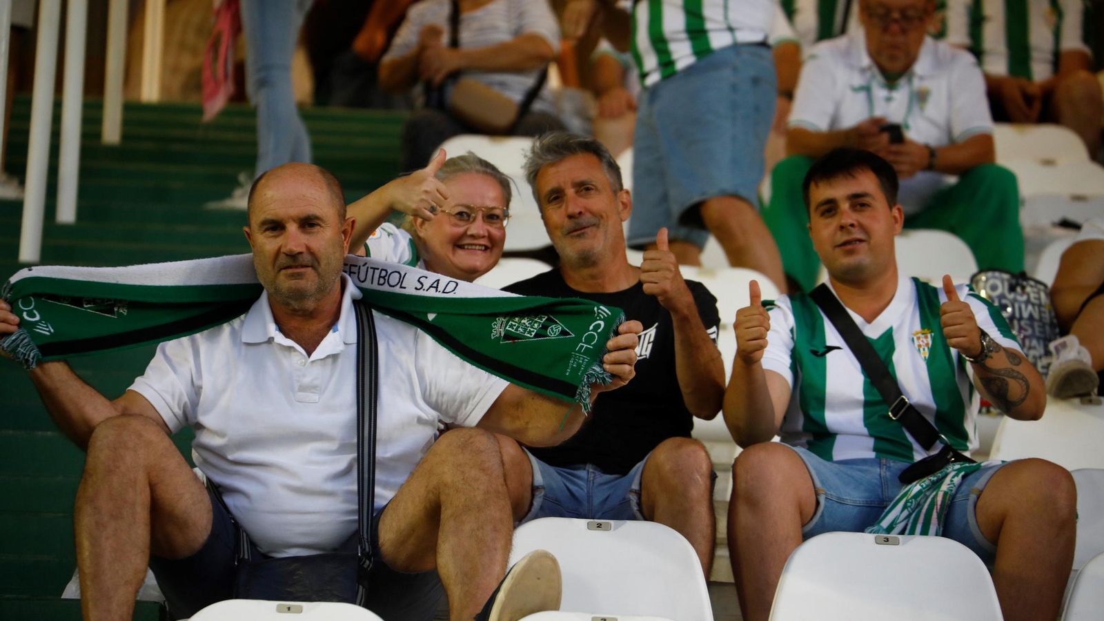 Búscate en las gradas del Arcángel en el Córdoba - Málaga CF
