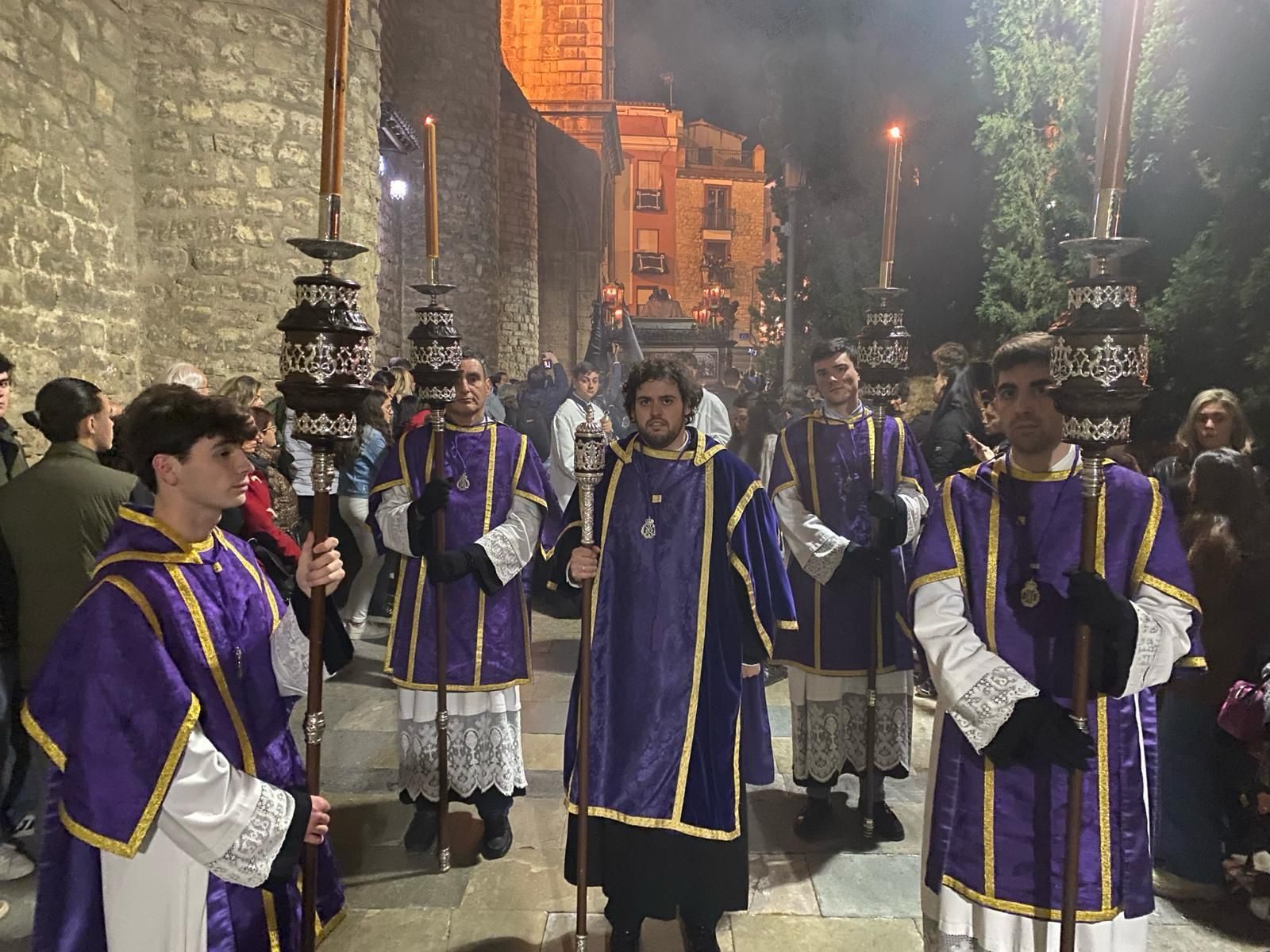 En imágenes: el Yaciente paseó su luto por las calles del centro de Jaén capital
