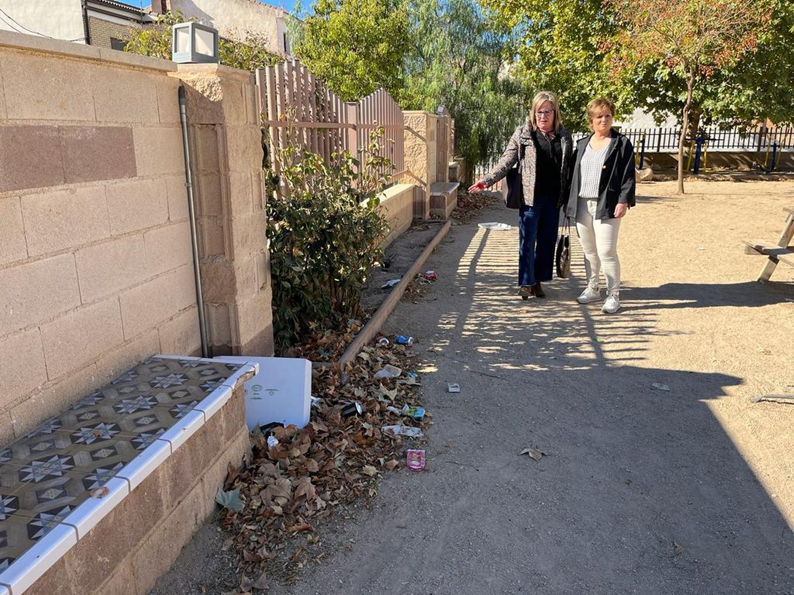 Denuncian el abandono, la suciedad y la falta de mantenimiento del Parque de los Terrazos de Iznalloz