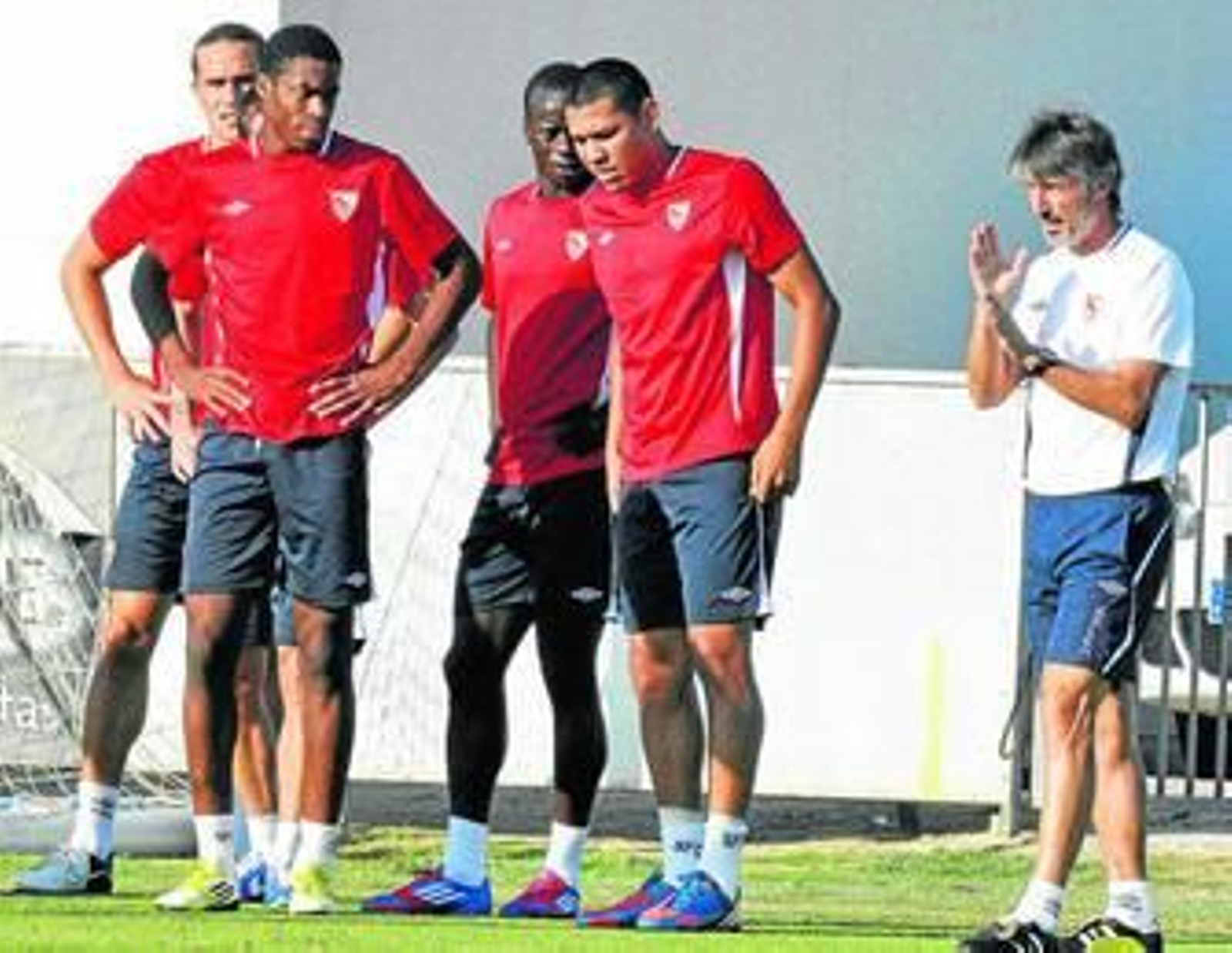 Kondogbia y Maduro atienden a Nacho Oria ante Bernardo y Babá.