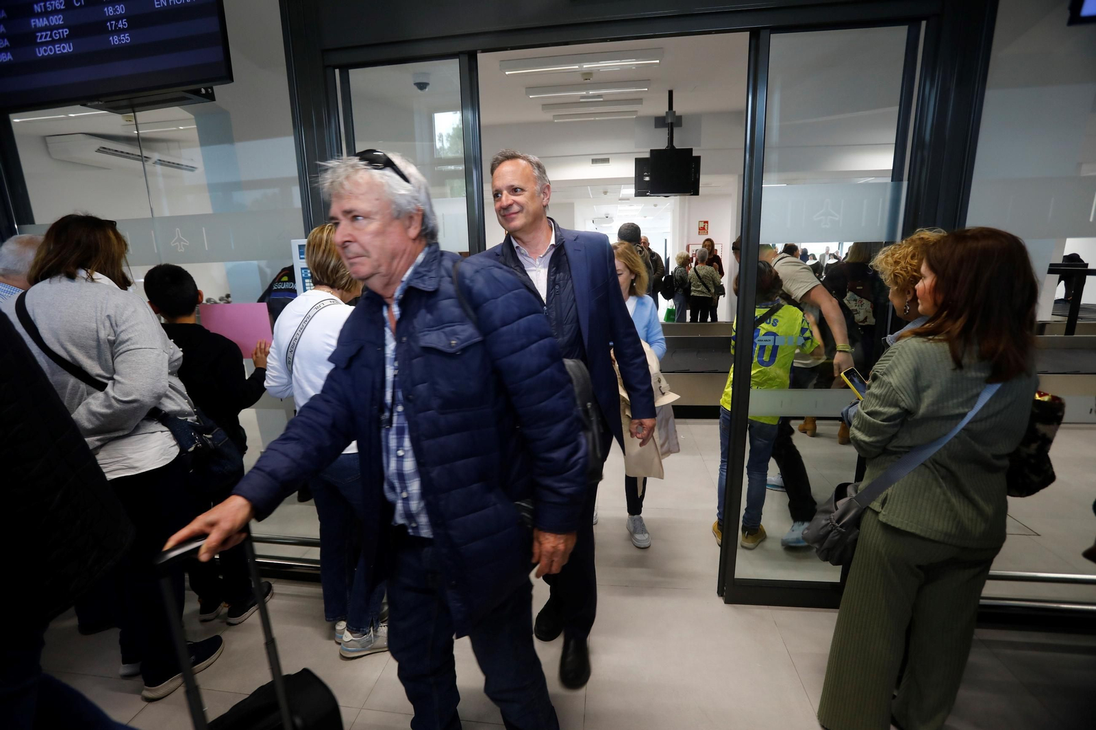El aeropuerto de Córdoba recibe el primer vuelo de Binter desde Canarias, en imágenes