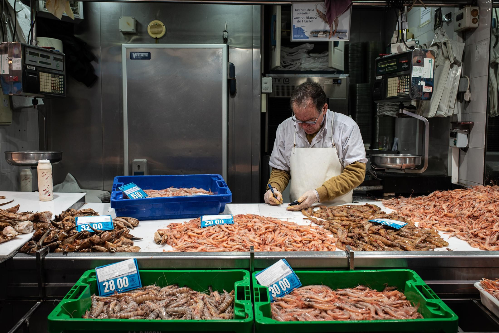 Las últimas compras en el Mercado del Carmen antes de Navidad, en imágenes