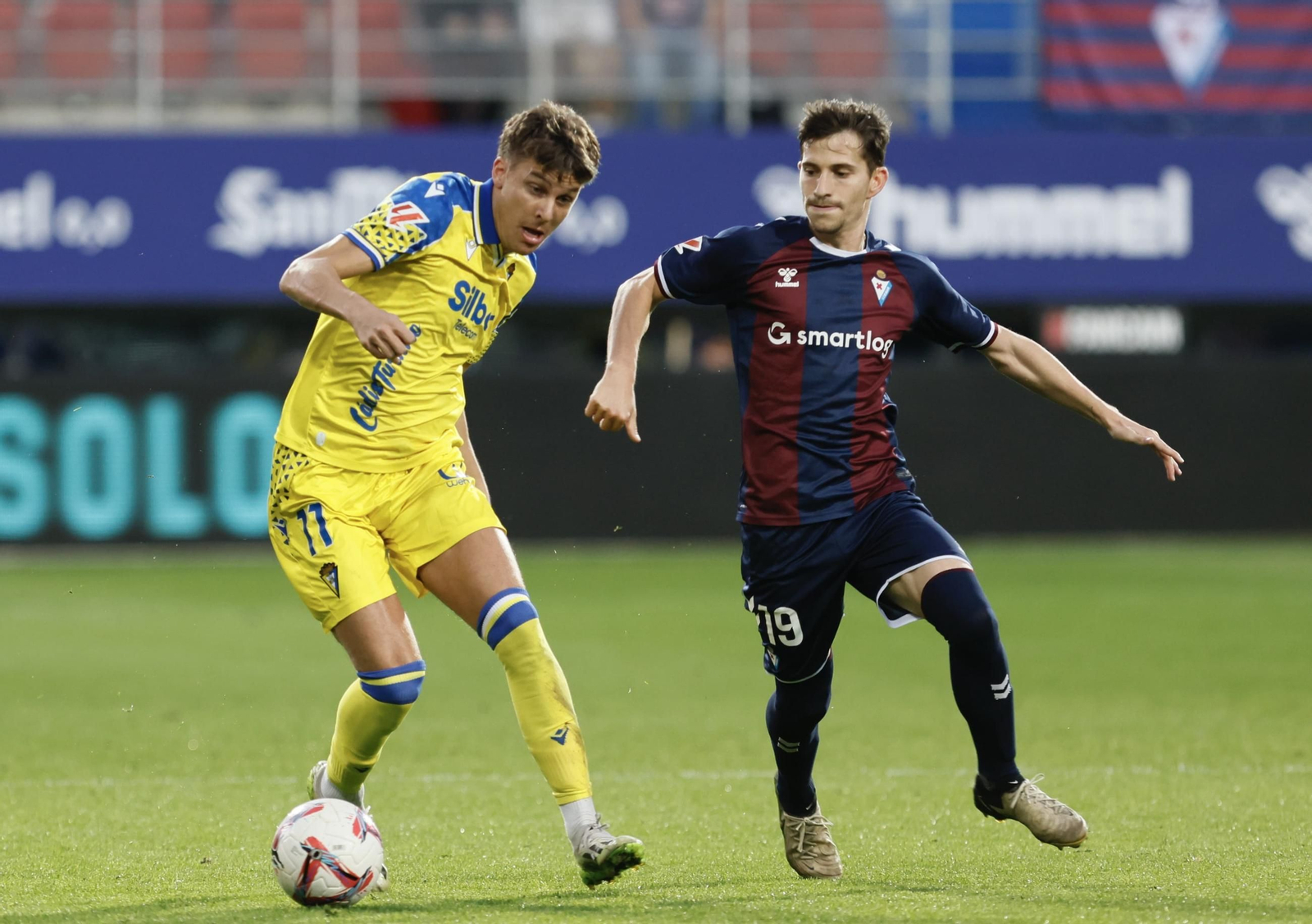 Las imágenes del partido de fútbol Éibar - Cádiz