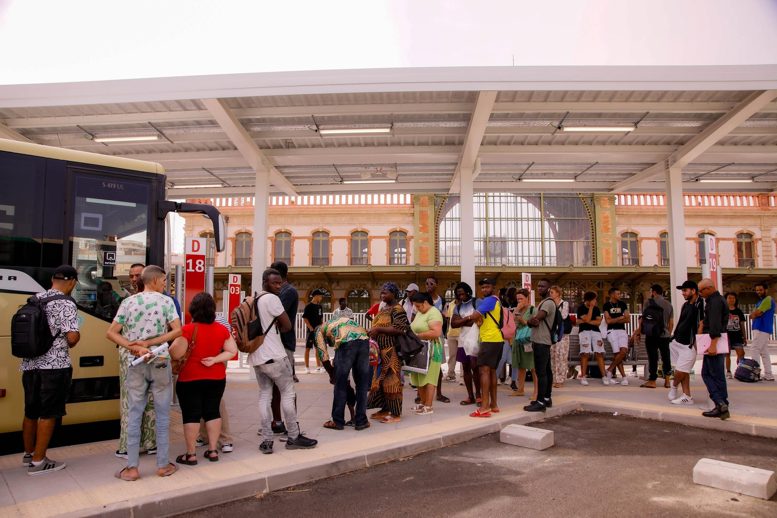 Imágenes del primer día de funcionamiento en la estación de bus en Almería