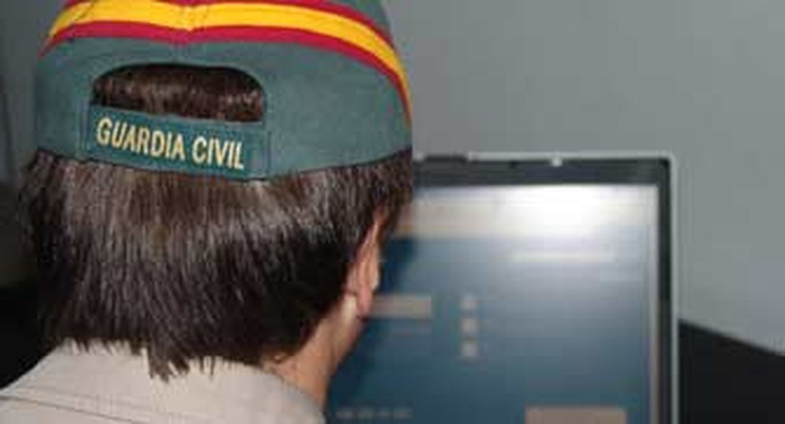 Detenido por obligar a una mujer a desnudarse ante la 'webcam' y amenazarla con enseñar el vídeo