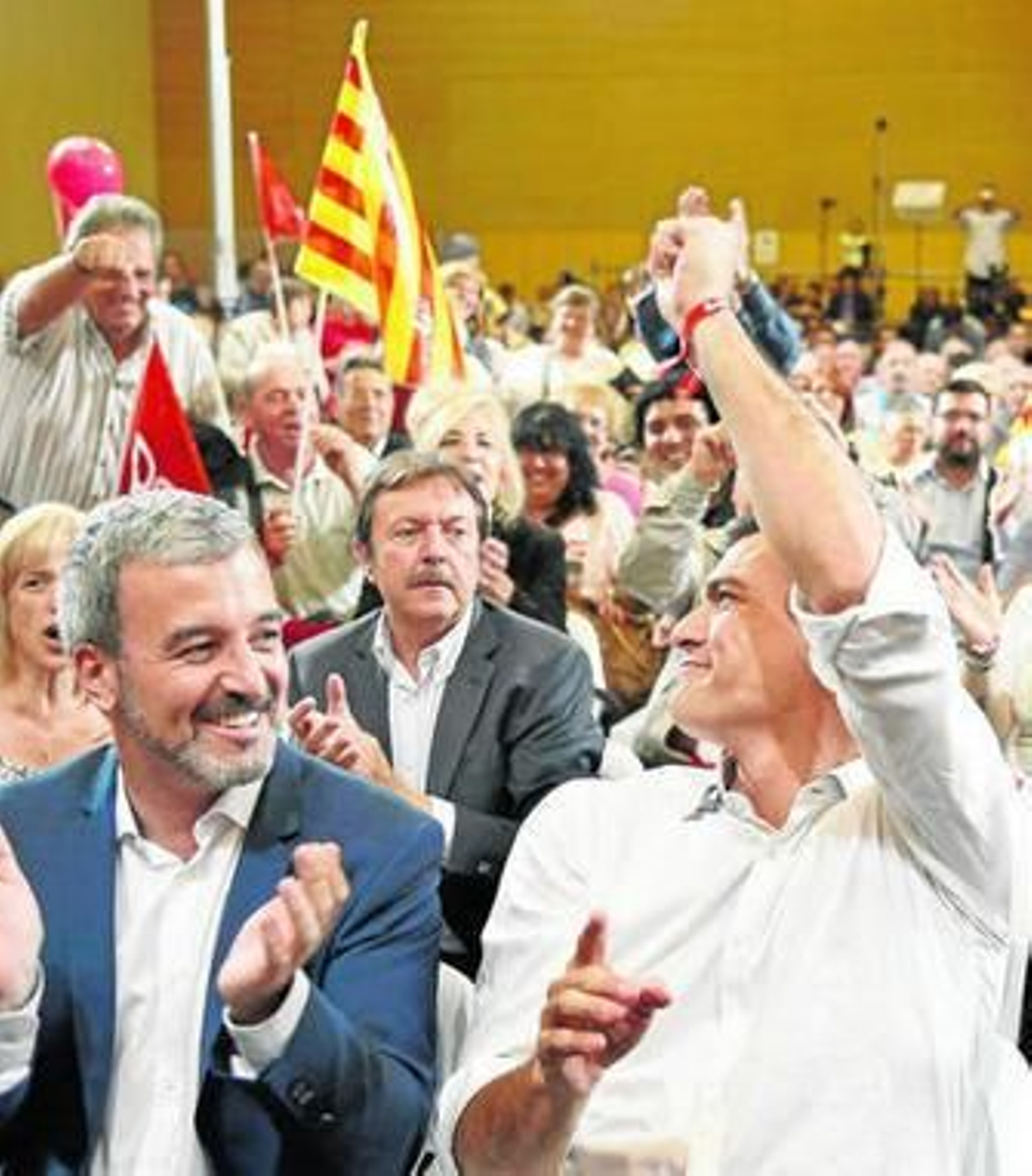 El candidato del PSC a la Alcaldía de Barcelona, Jaume Collboni, y el líder del PSOE, Pedro Sánchez, ayer.