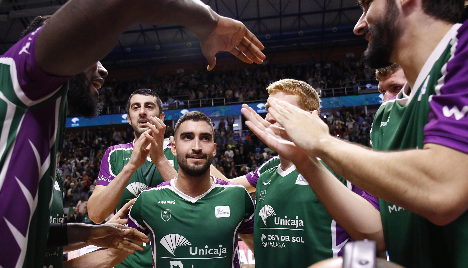 Los jugadores del Unicaja celebran un triunfo.