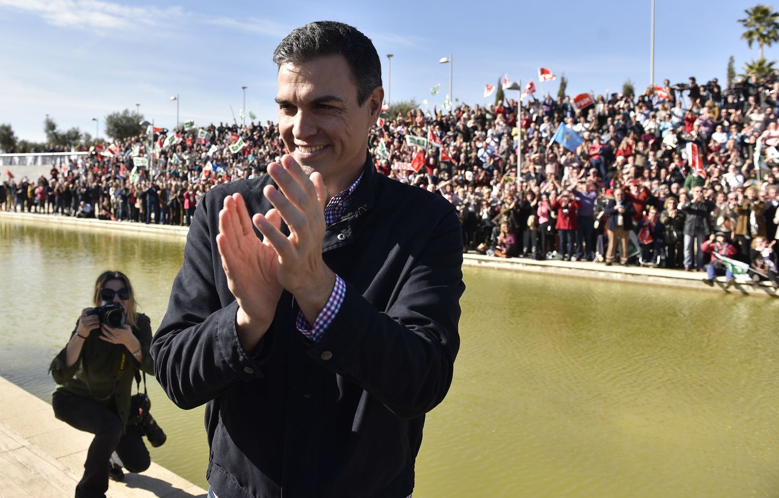 Las imágenes del acto de Pedro Sánchez en Dos Hermanas