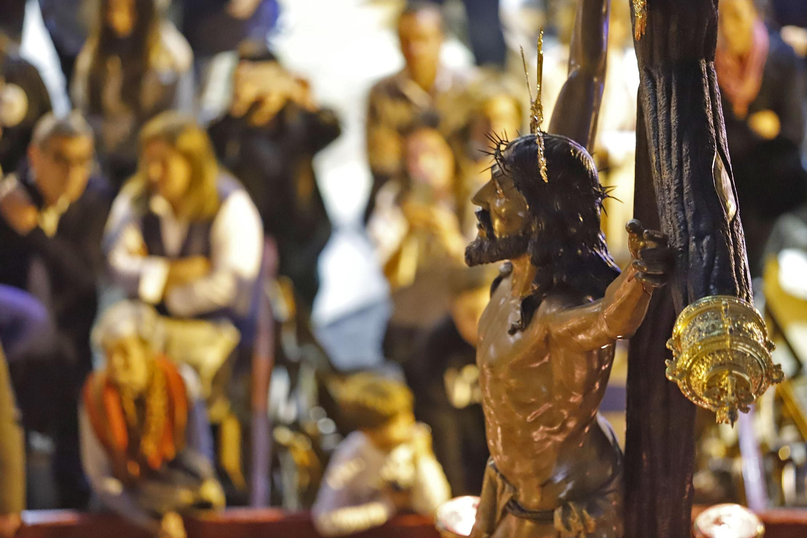 Imágenes de la estación de penitencia de la Hermandad de La Esperanza de Huelva