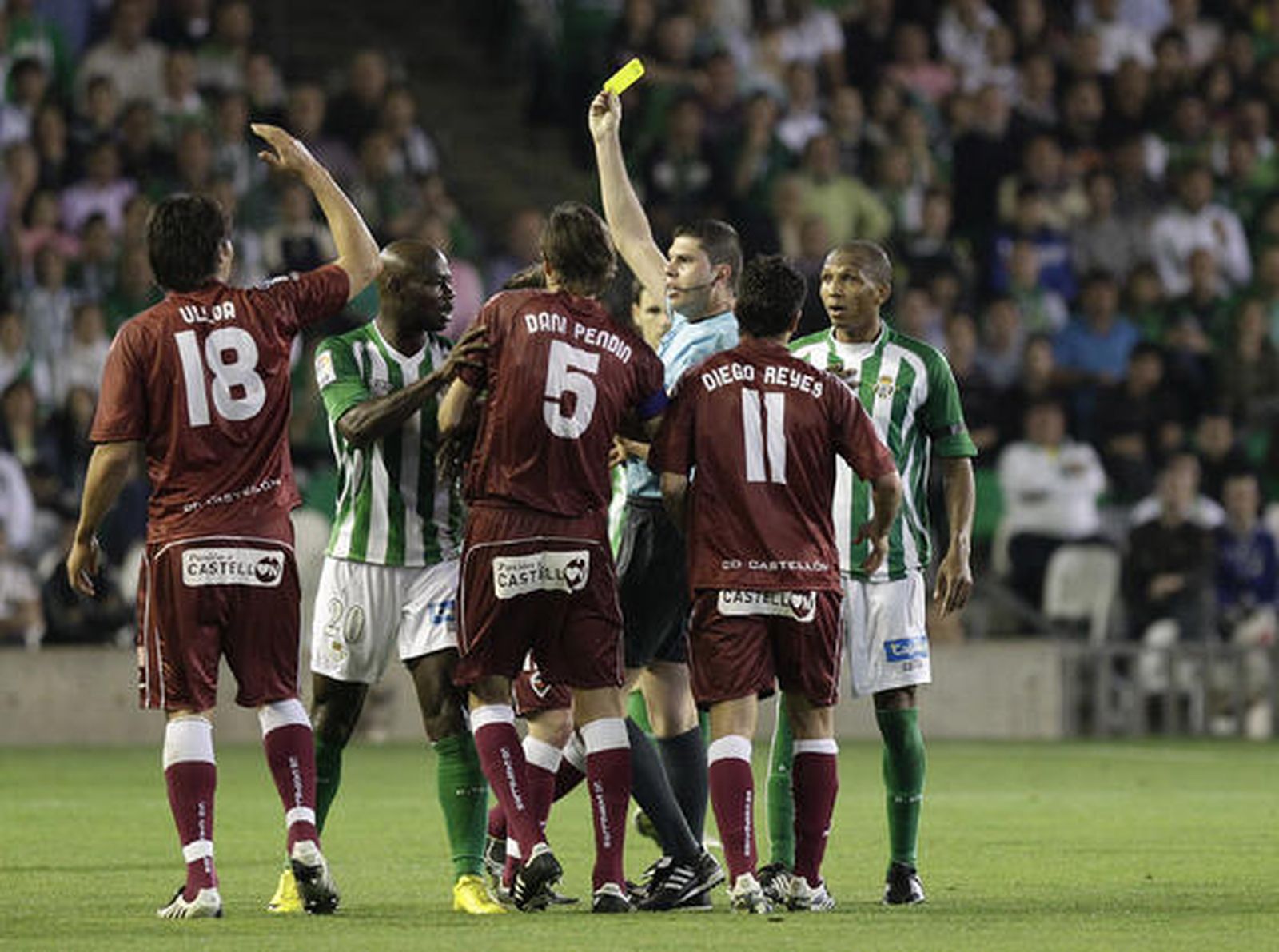 El Betis gana al Castellón en uno de sus partidos más flojos con Víctor Fernández. / Antonio Pizarro