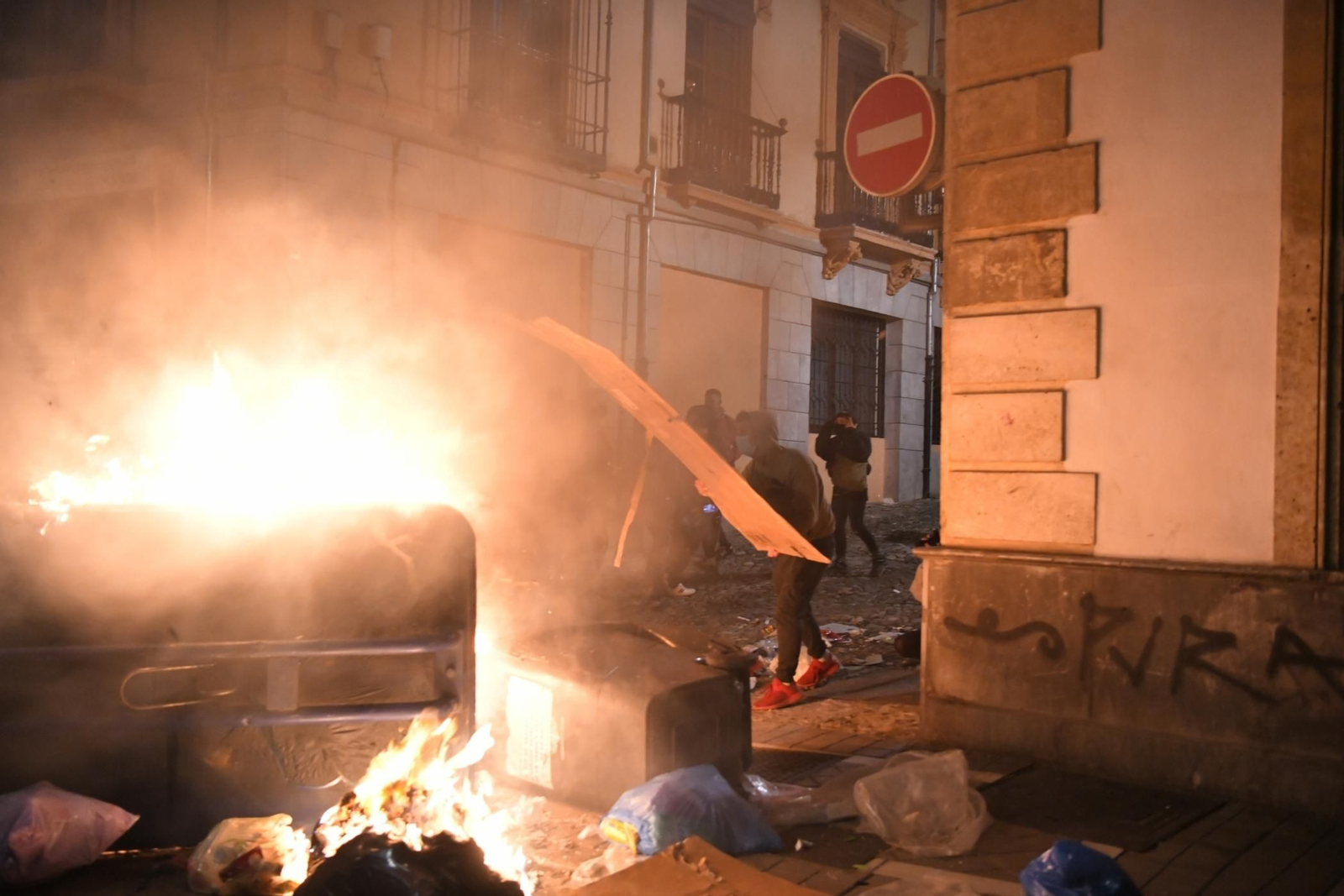 Fotos: Altercados y disturbios por la manifestación de Pablo Hasél en Granada