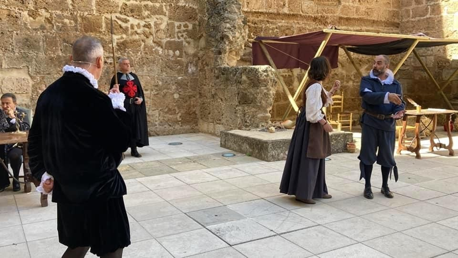 No te pierdas las numerosas teatralizaciones que podrás disfrutar por todo el pueblo.