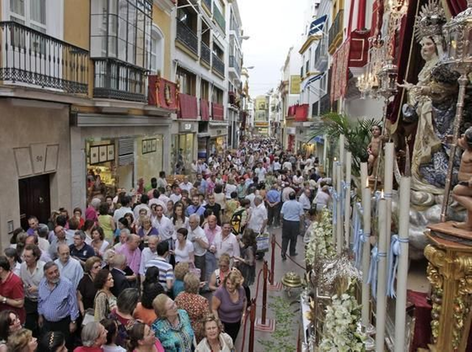 Preparativos para la fiesta Corpus Christi