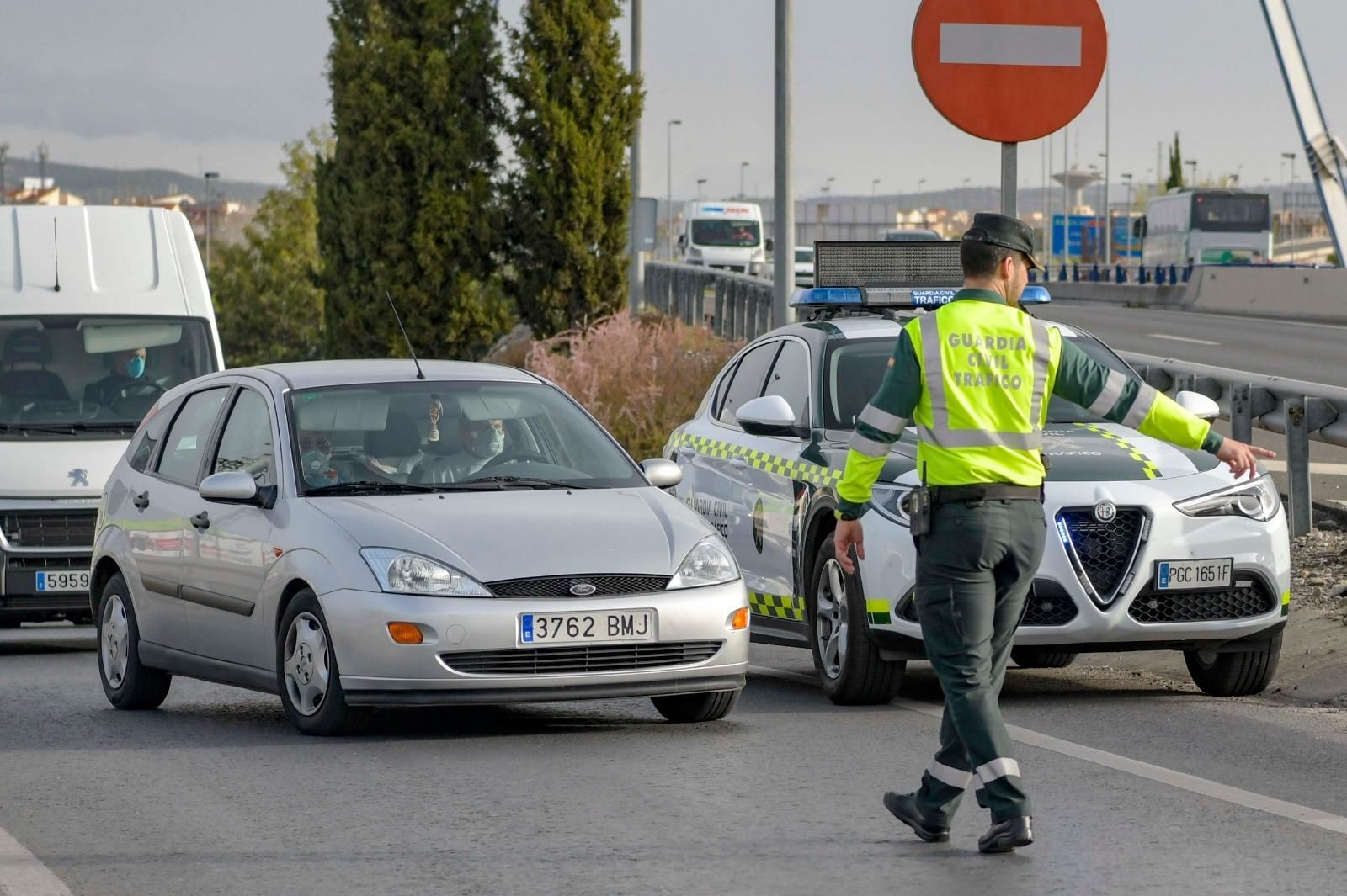 La Guardia Civil refuerza los controles en Granada para evitar los desplazamientos a la playa