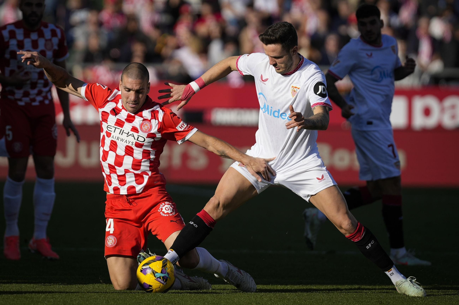 Las fotos del pobrísimo paso de Saúl Ñíguez por el Sevilla