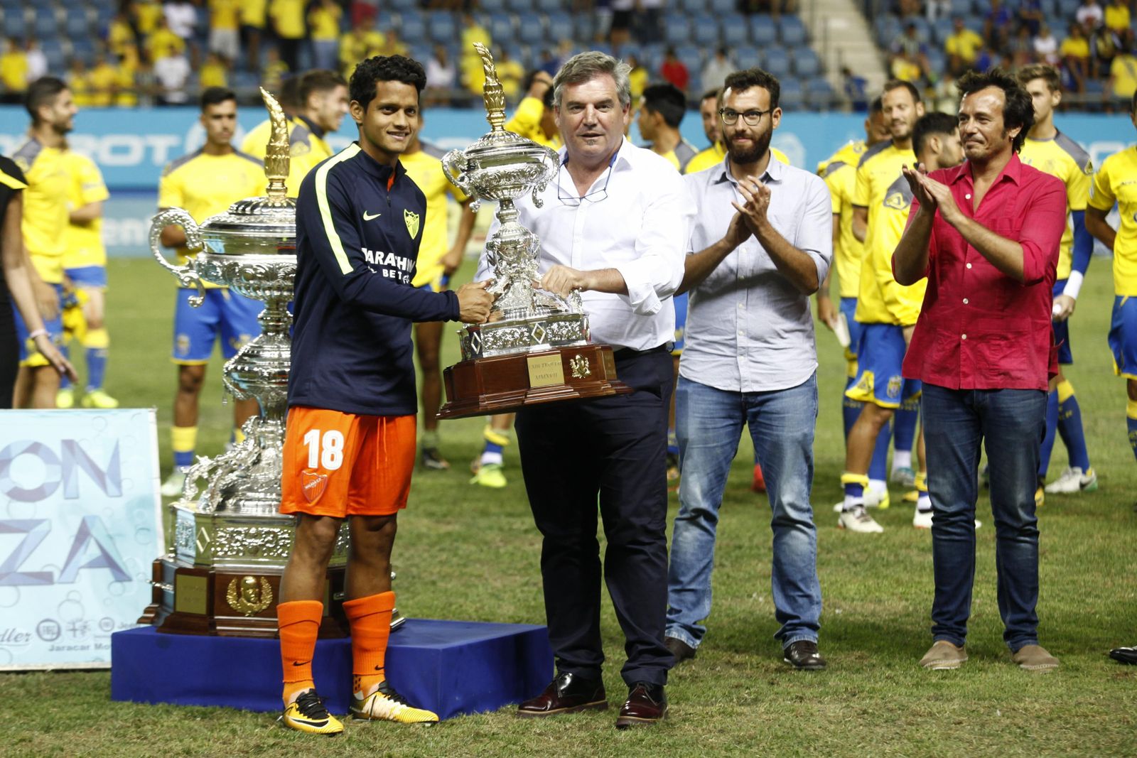 Las imágenes del Málaga-Las Palmas del Trofeo Carranza